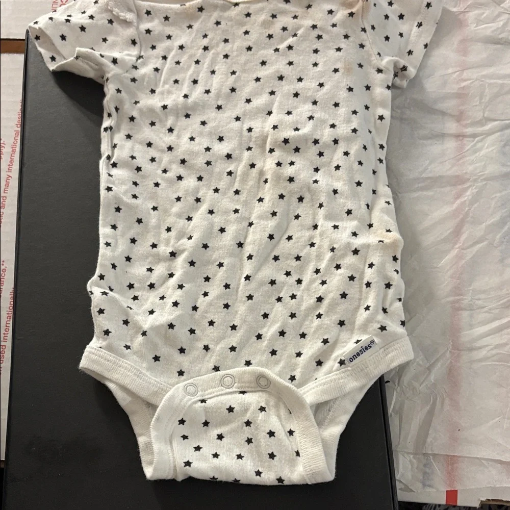 Gerber White Onesie with Black Stars 3-6 months